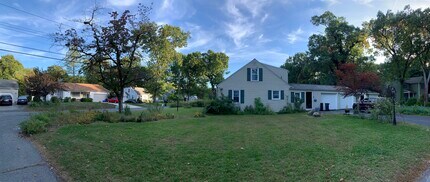 58 Oakwood Dr in Longmeadow, MA - Building Photo - Building Photo