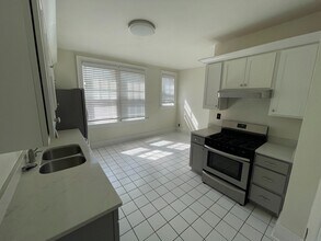 Large 3 Bedroom in Herron Morton 2200/Sq. Ft. in Indianapolis, IN - Building Photo - Building Photo