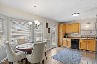 204 Charles St in Clayton, NC - Foto de edificio - Building Photo