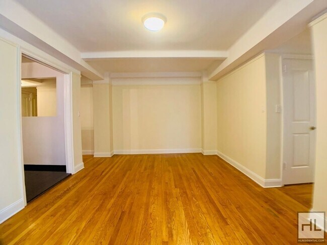 EAST 10 STREET in New York, NY - Foto de edificio - Building Photo