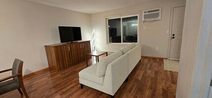 720 W Village Rd, Unit 106 in Chanhassen, MN - Building Photo - Building Photo