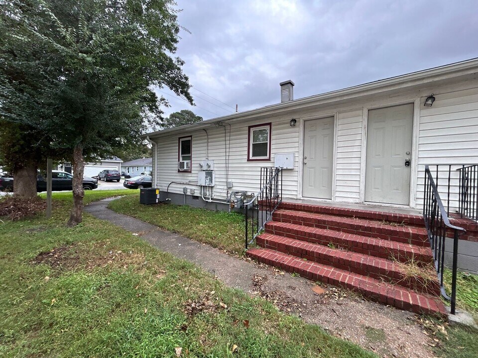 1228 Commerce Ave in Chesapeake, VA - Building Photo