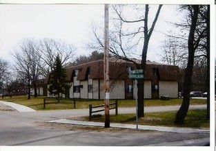 Oakwood Estates Apartments in Isanti, MN - Building Photo - Building Photo