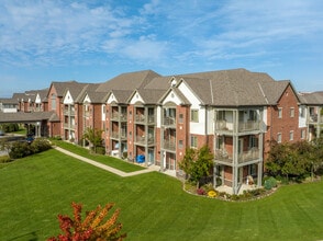 Prairie Villa Senior Apartments in Pleasant Prairie, WI - Foto de edificio - Building Photo