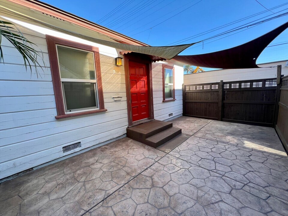 4077 Iowa St in San Diego, CA - Building Photo