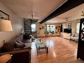 93 Falmouth Rd, Unit A in Falmouth, ME - Building Photo