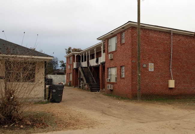 1815 Calvert St in North Charleston, SC - Building Photo - Building Photo