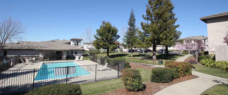 The Oaks Apartments in Rocklin, CA - Foto de edificio