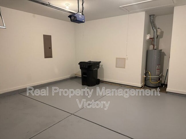 2004 Kensington Ct in Calera, AL - Building Photo - Building Photo