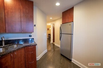 2104 W Roscoe St, Unit 2 in Chicago, IL - Building Photo - Building Photo