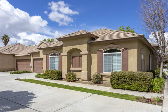 Jasmine Parke in Bakersfield, CA - Foto de edificio - Building Photo