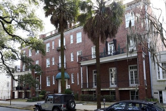 101 W Oglethorpe Ave in Savannah, GA - Building Photo - Building Photo
