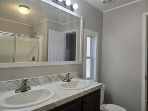 10826 Bryan Rd in Tampa, FL - Building Photo - Building Photo