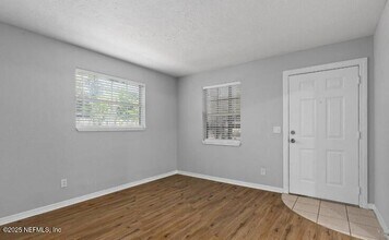 10588 Airport Terrace Dr in Jacksonville, FL - Building Photo - Building Photo