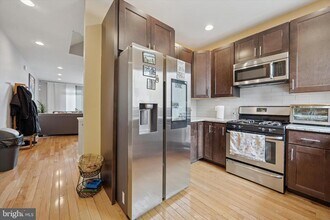 2002 Titan St in Philadelphia, PA - Building Photo - Building Photo