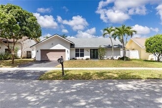 2400 NW 103rd Ave in Pembroke Pines, FL - Building Photo - Building Photo