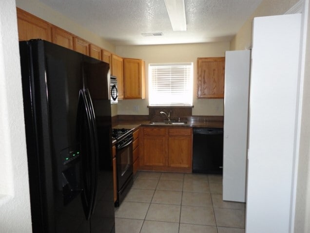 624 Valley Meadows Dr in Rio Rancho, NM - Foto de edificio - Building Photo
