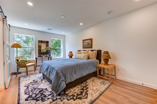 property at 11 E Obryant St