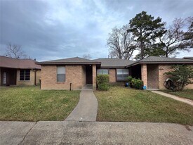 1617 Hazelwood St in Conroe, TX - Building Photo