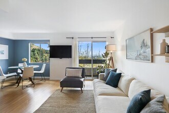 2700 Cahuenga Blvd in Los Angeles, CA - Building Photo - Building Photo