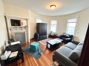 5 Sumner Sq, Unit 1 in Boston, MA - Foto de edificio - Building Photo