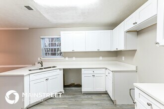 2520 Lake Royale Dr in Riverdale, GA - Foto de edificio - Building Photo