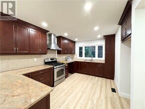 415 Sanatorium Rd in Hamilton, ON - Building Photo - Building Photo