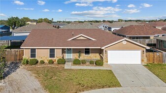 1126 Fallow Ln in Corpus Christi, TX - Building Photo