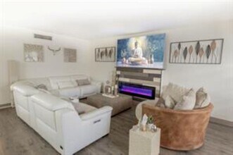 1152 NW 30th Ct, Unit 212 in Wilton Manors, FL - Building Photo - Building Photo