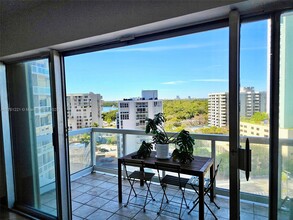 2451 Brickell Ave, Unit 11L in Miami, FL - Building Photo - Building Photo