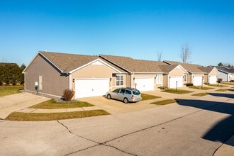 Woodland Creek Townhomes - Saginaw, MI in Saginaw, MI - Foto de edificio - Building Photo
