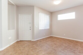 7620 Eminence Ct in Las Vegas, NV - Building Photo - Building Photo