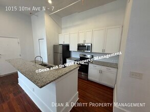 1015 10th Ave N in St. Petersburg, FL - Foto de edificio - Building Photo