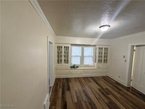 924 Helmsdale Rd in Cleveland Heights, OH - Building Photo - Building Photo