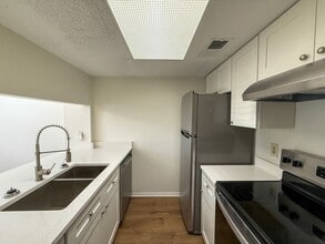 424 E Burgess Rd in Pensacola, FL - Building Photo - Building Photo