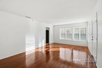 185 N Batavia St in Orange, CA - Foto de edificio - Building Photo