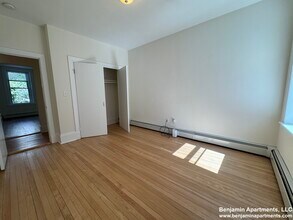 1531 Beacon St, Unit 16 in Brookline, MA - Foto de edificio - Building Photo