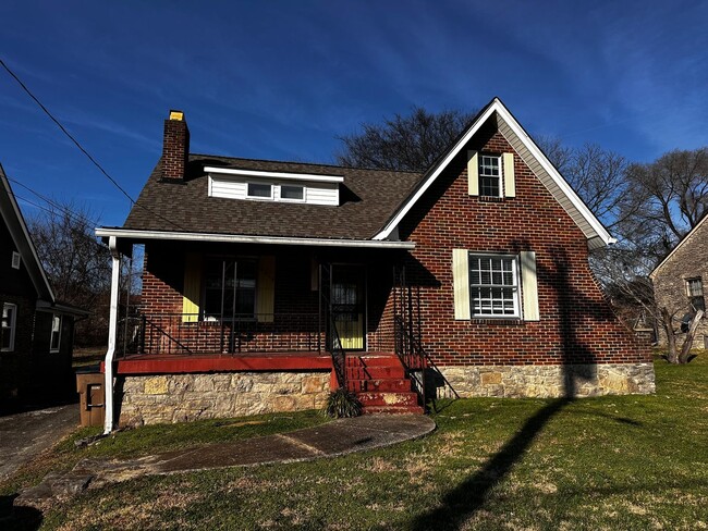 property at 2915 Glenmeade Dr