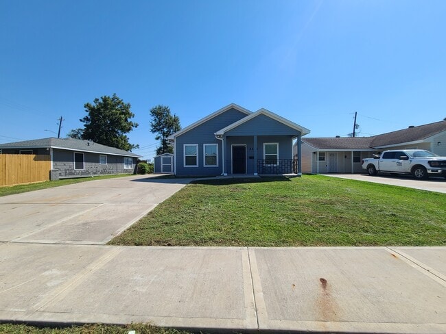 3151 Roe Dr in Houston, TX - Building Photo - Building Photo