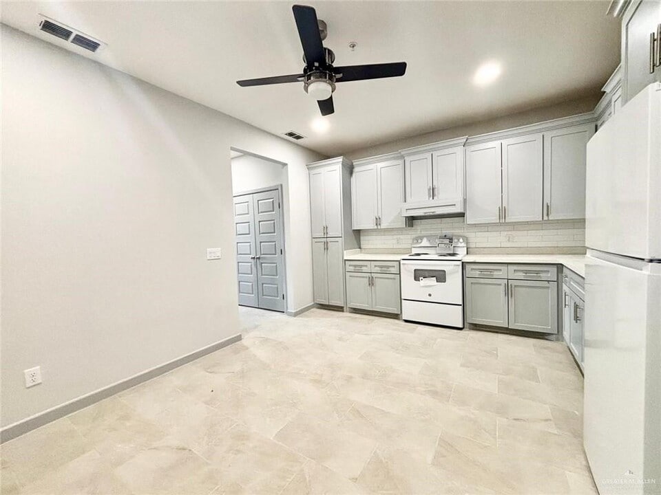 8 Jay Ave in Mission, TX - Building Photo
