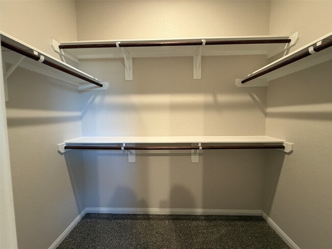 property at 2220 Cedar Vly Dr