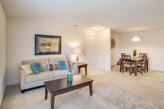 Creekpointe Apartments in Midlothian, VA - Building Photo - Building Photo