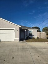 3024 Skyline Blvd in Cape Coral, FL - Building Photo