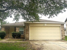 2019 Pine Croft Dr in Humble, TX - Building Photo