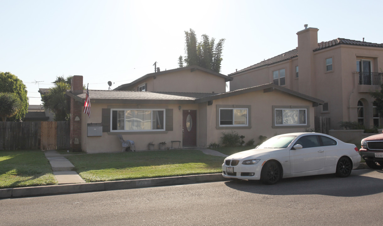 1208 Huntington St in Huntington Beach, CA - Building Photo