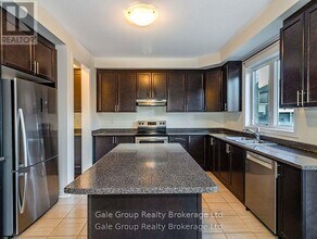 200 Harcourt Cres in Woodstock, ON - Building Photo - Building Photo