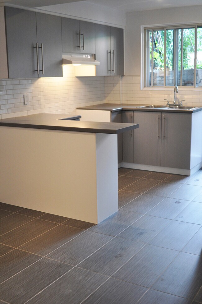 property at 7635 Querbes Av