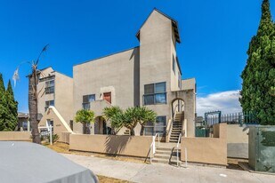4275 Chamoune Ave in San Diego, CA - Building Photo
