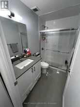 665 Cricklewood Dr. in Mississauga, ON - Building Photo - Building Photo