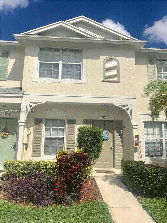 3183 SW 50th St in Fort Lauderdale, FL - Building Photo